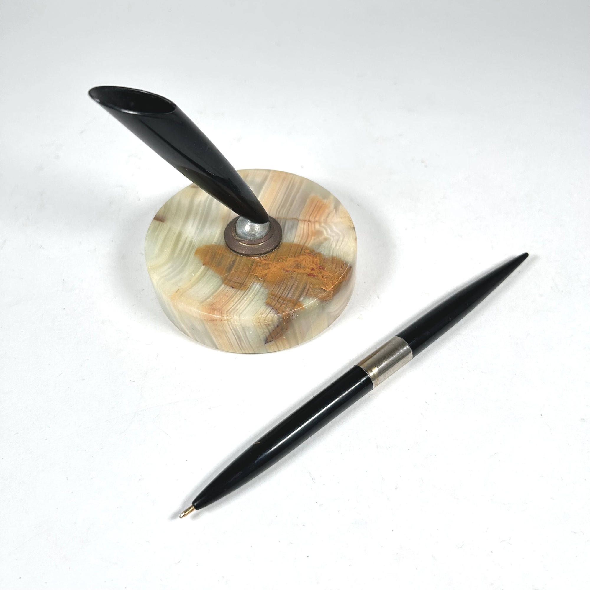 Round Agate Pen Stand with Pen in Cream with Brown Accents