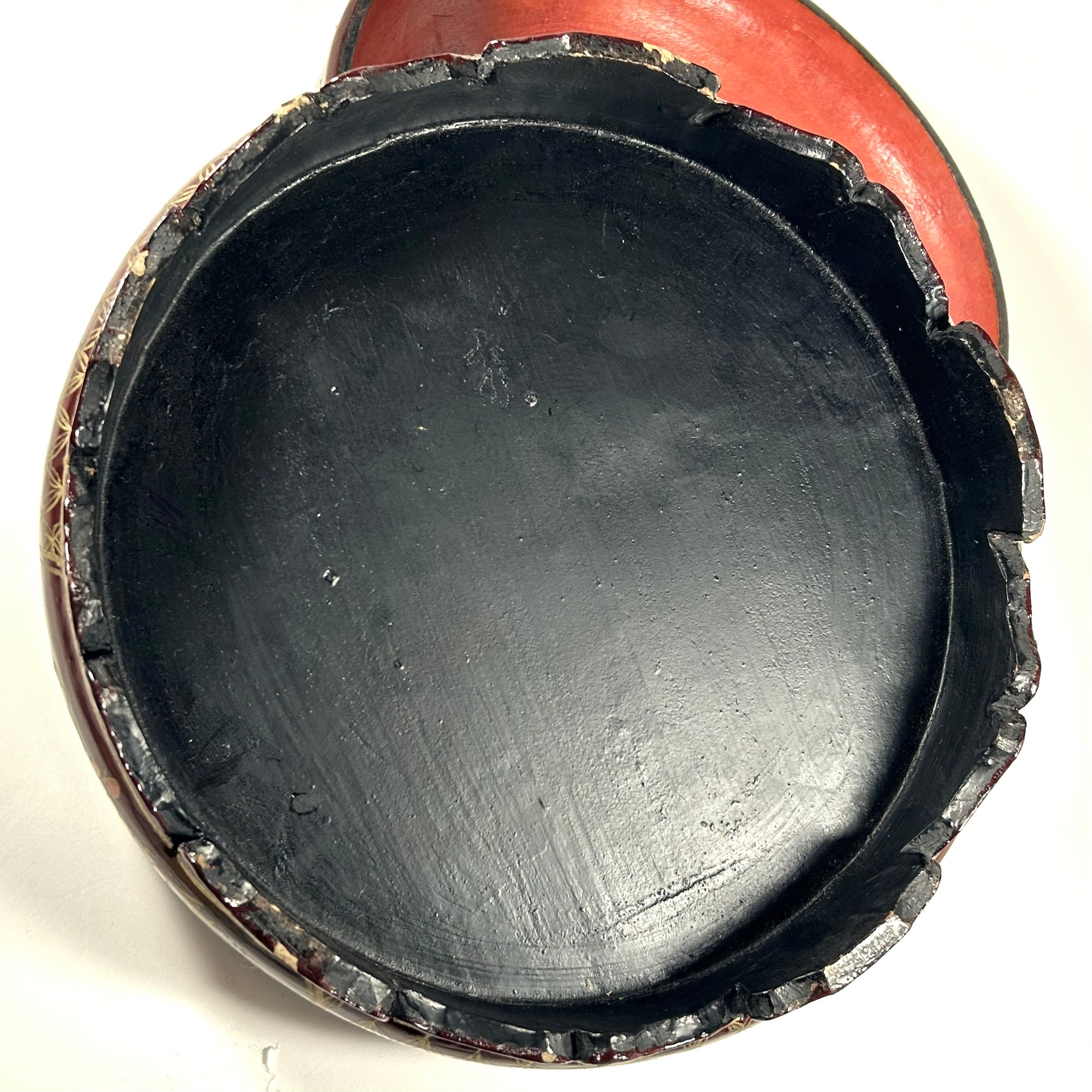 Vintage Chinese Lacquer Round Footed Sweetmeat Wedding Box