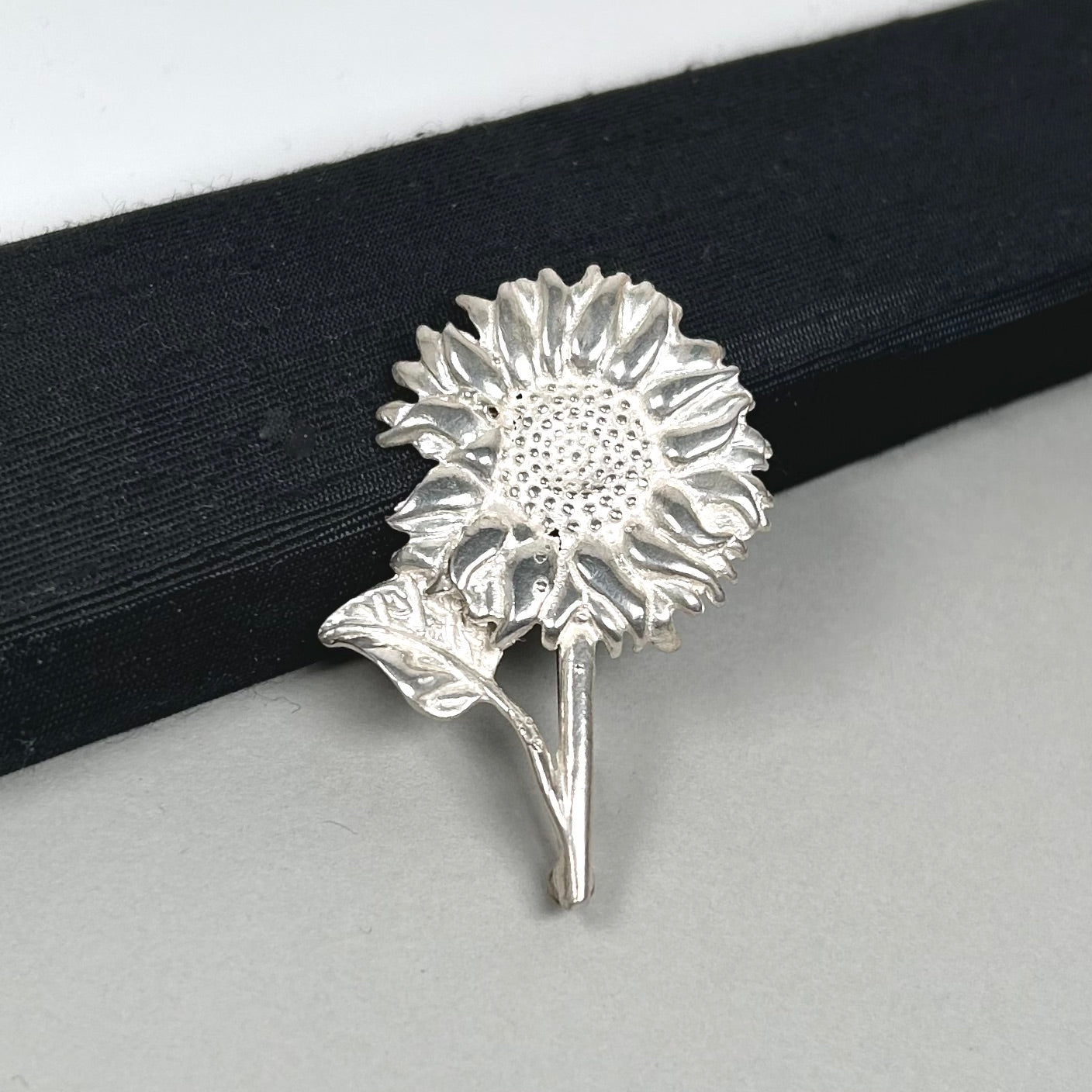 Vintage Sterling Silver Sunflower Brooch